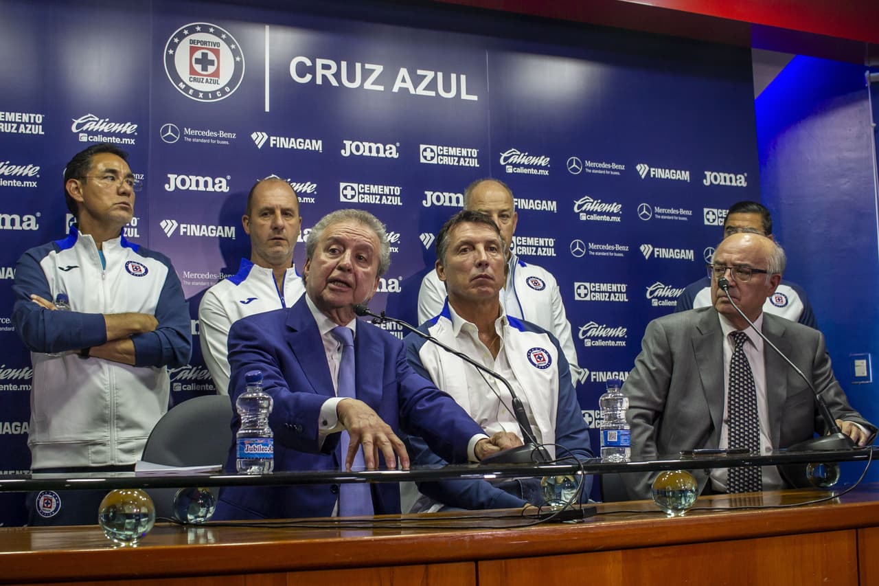 Víctor Garcés lo confirma: Carlos Hurtado ya no tiene cabida en ‘el nuevo Cruz Azul’