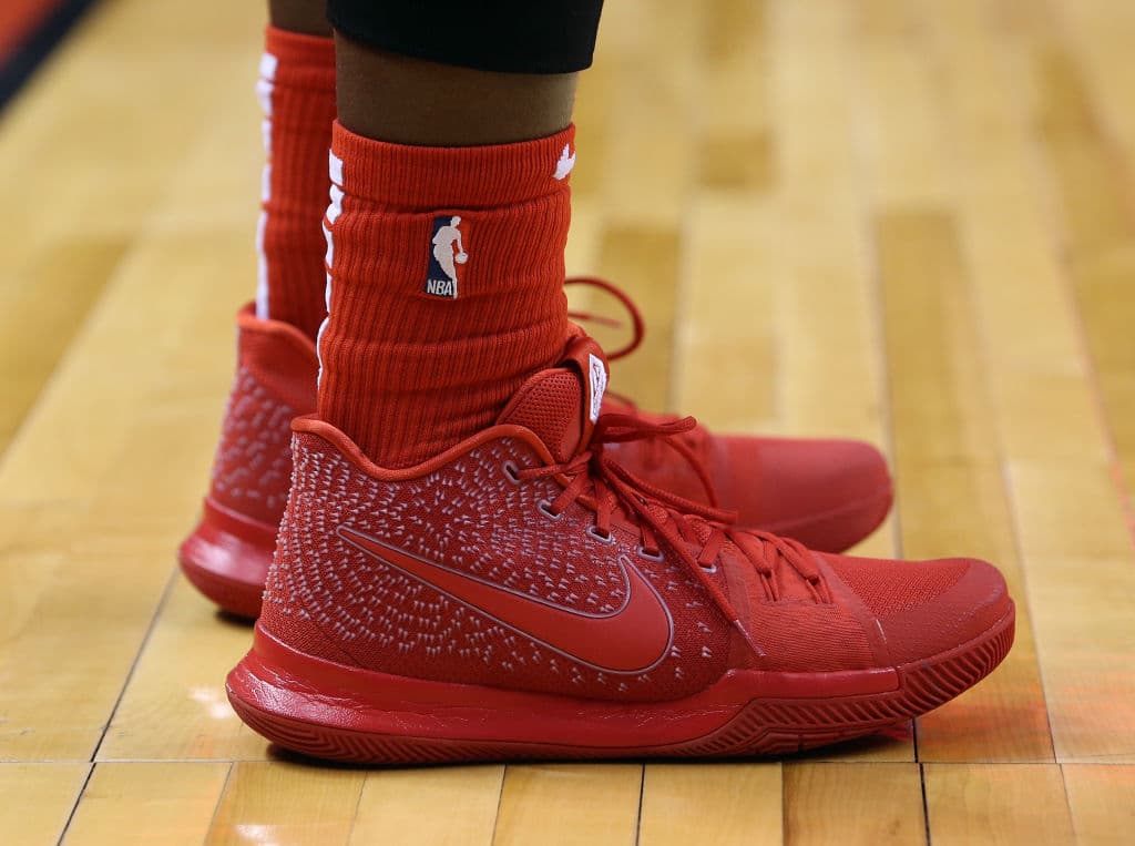 Estos son los zapatos que usó en la Scotiabank Arena el guardia CJ Miles de los Toronto Raptors ante los Cveleceland Cavaliers, unos Nike.