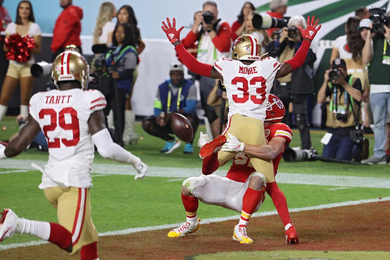 Así se gestó la heróica victoria de los Chiefs en el Super Bowl LIV tras anotar 21 puntos sin respuesta en el último cuarto para obtener su segundo título de Super Bowl en la historia de la franquicia. Los 49ers se quedan en la orilla y la espera sigue luego del último Vince Lombardi en 1995.
