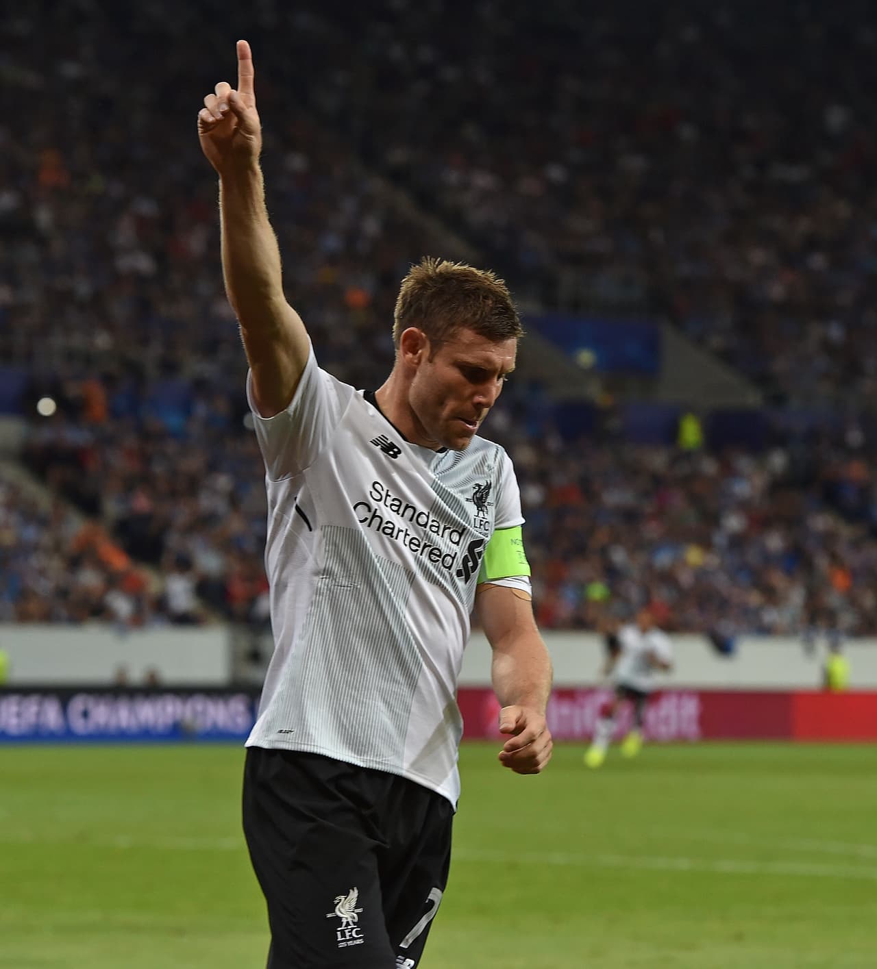 Sobre el minuto 74, el experimentado mediocampista recibió un balón por la banda izquierda y sacó un centró que desvió en Nordtveit para vencer al portero local.