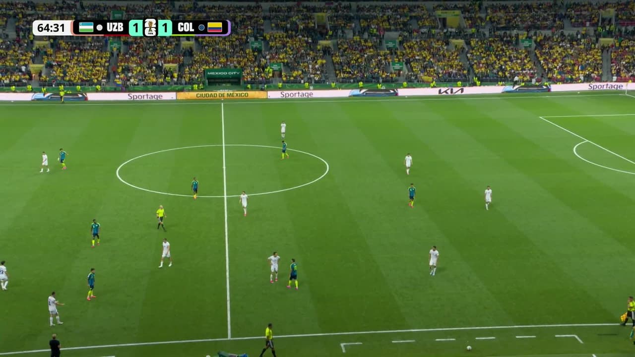 ¡GOL!  anota para Colombia. Luis Díaz