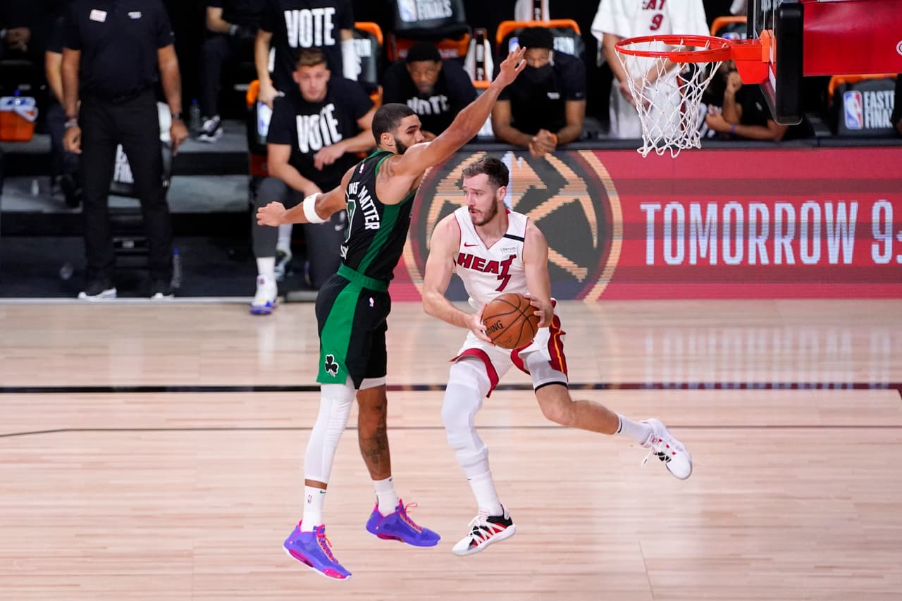 Boston se impuso en el quinto juego 121-108 y los de Miami no pueden liquidar la Final de Conferencia. | En el tercer cuarto los Boston Celtics definieron el juego; Jason Tatum se despachó con 31 puntos y fue el máximo anotador del partido.