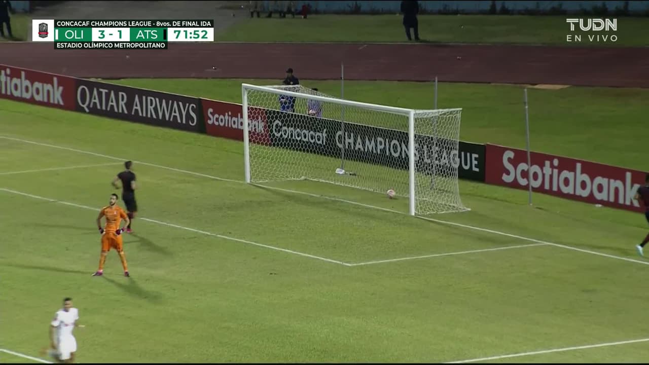 ¡GOL!  anota para Club Deportivo Olimpia. Jorge Benguché