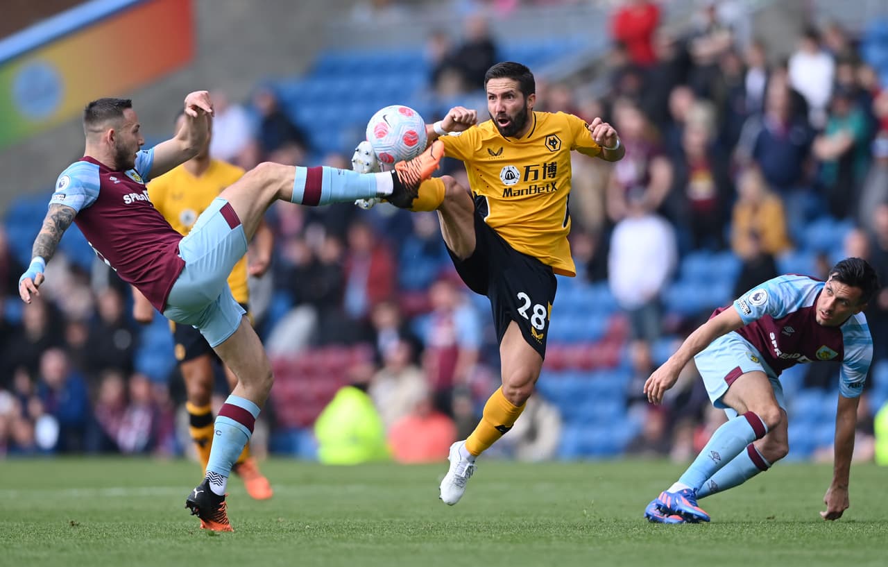 El delantero checo Matěj Vydra marcó la solitaria anotación con la que el Burnley derrotó a los Wolves.