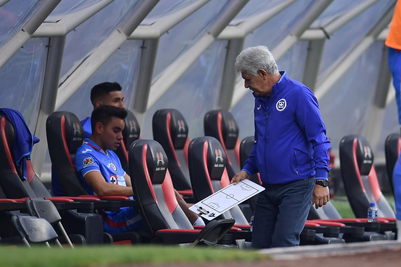 Ricardo 'Tuca' Ferretti se estrenó como director técnico de Cruz Azul y se lleva la victoria que necesitaban los 'cementeros' para pelear posiciones de repechaje y de paso, el estratega consigue su quinta victoria en su partido de presentación al frente de un equipo de la Liga MX.