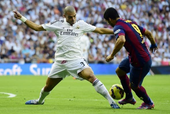 Barcelona no encontró espacios en la defensa del Real Madrid.