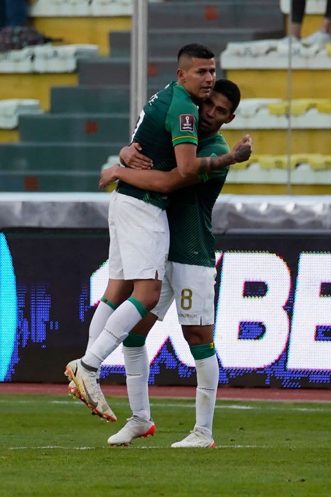 Uruguay tropieza en Bolivia y los locales los golean 3-0, Perú logra conseguir los puntos de visita 1-2 frente a Venezuela y llegan a 17 unidades.