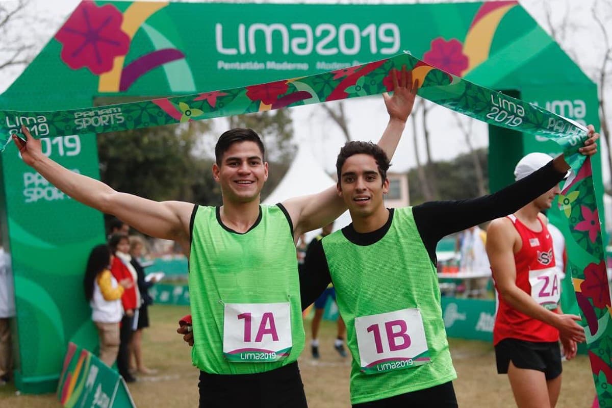 Duilio Carrillo y Melchor Silva sorprendieron con el oro en la prueba de relevos del pentatlón moderno, donde México subió dos veces a lo más alto del podio.