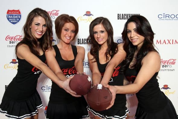 Las chicas de Coca Cola no querían ser opacadas.