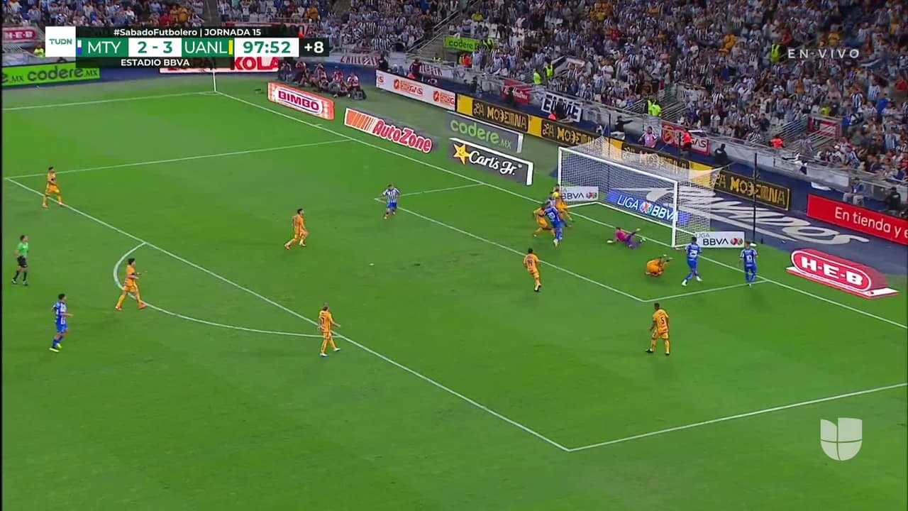 ¡TIRO ATAJADO! disparo por Víctor Guzmán.