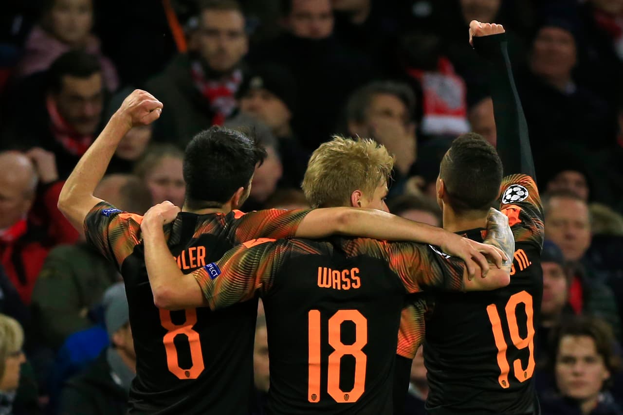 Con solitario gol de Rodrigo Moreno, el Valencia gana y manda al Ajax a la Europa League.