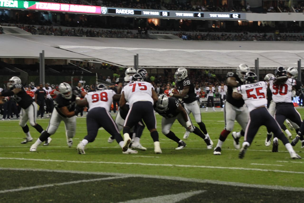 Te presentamos las mejores imágenes que nos dejó el juego entre Raiders y Texans en la cancha del estadio Azteca de la ciudad de México.