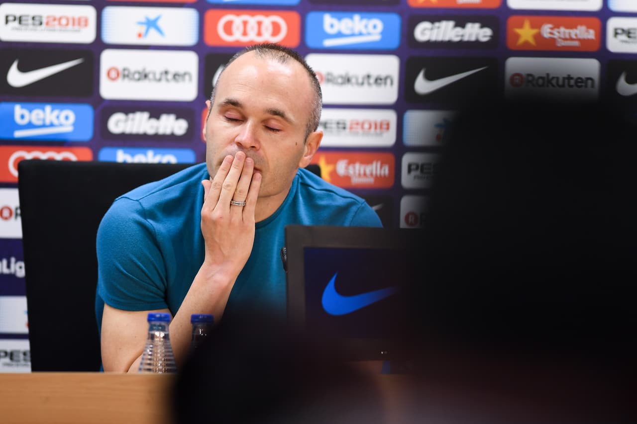 Iniesta insistió que no hay marcha atrás y recordó que si no está para dar "lo mejor" en su club "no sería feliz" jugando al fútbol.