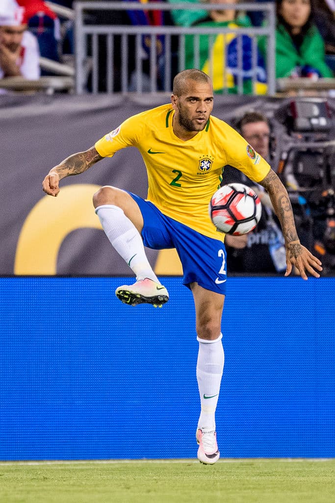 Dani Alves, Brasil. Calificación: 66.