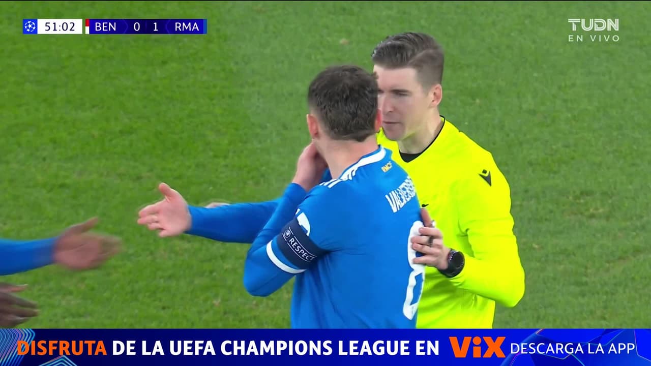 ¡Se activa el protocolo por insultos racistas contra Vinicius y se suspende el partido!