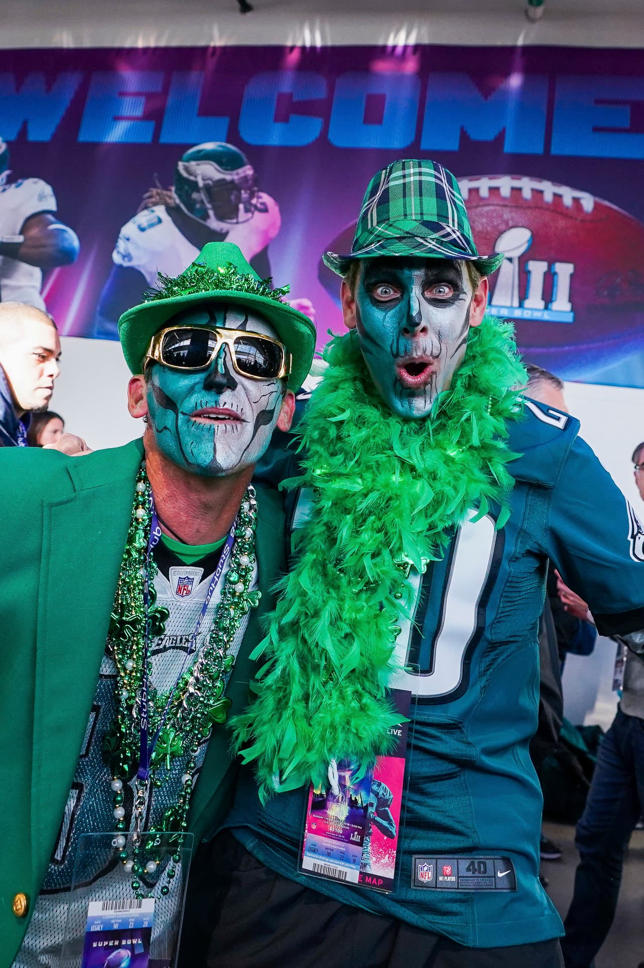 ¡Todo listo en el U.S. Bank Stadium para el Super Bowl LII! Los Patriots y los Eagles jugarán por el título de la NFL y ni siquiera las bajas temperaturas reducen la pasión de los miles de aficionados que ya están en el estadio.
