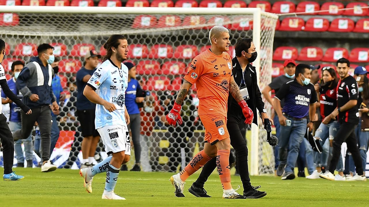 Aguerre confiesa que pidió al árbitro parar antes el Querétaro vs Atlas
