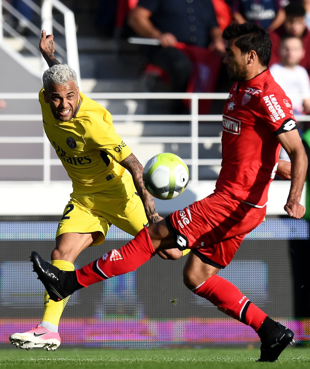 El brasileño Dani Alves fue una de las variantes del español para este juego, ya que abandonó su puesto como lateral para jugar más adelantado, como extremo.