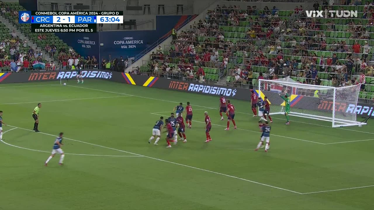 ¡TIRO ATAJADO! disparo por Fabián Balbuena.