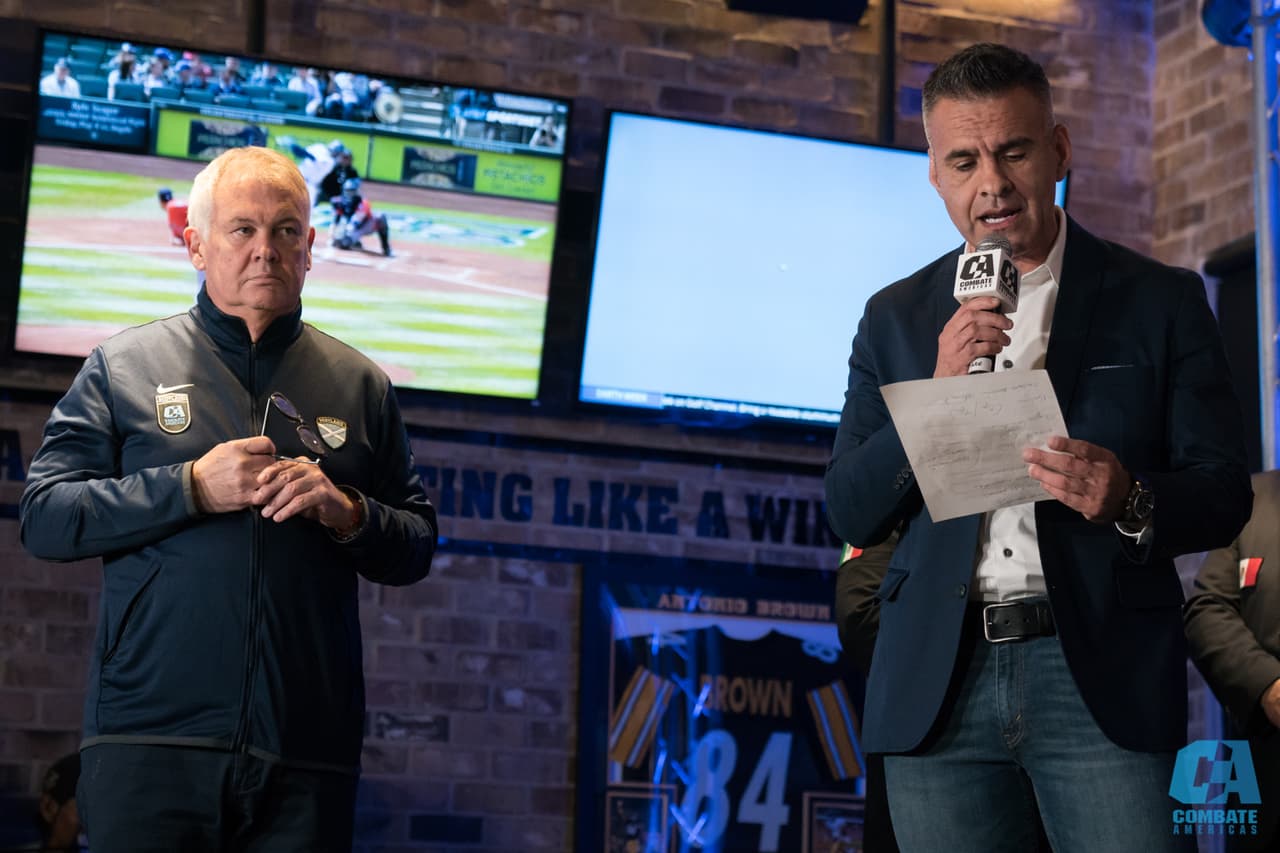 El Gimnasio de Nuevo León, Monterrey, vivió el inicio del Combate Américas II de este 2018 en el que la pelea antre Erik 'Goyito' Pérez y David 'DJ' Fuentes será la cereza de la noche. Los pesajes no tuvieron mayor sobresalto y ya está todo preparado para que en la noche del viernes los luchadores busquen la victoria.