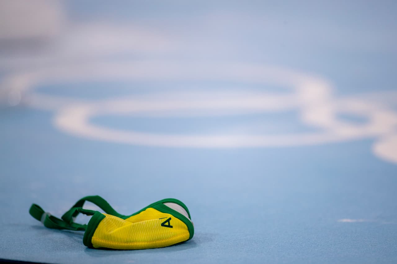 Una mascarilla protectora en la superficie donde los atletas hacen las prácticas de gimnasia, el 22 de julio. En la ceremonia inaugural también estará el director general de la Organización Mundial de la Salud, Tedros Adhanom Ghebreyesus. 
<br>
<br>El funcionario aseguró en una reunión con las autoridades del Comité Olímpico que el éxito de los Juegos Olímpicos no depende de que no haya casos de covid sino de que "todos se detecten y se interrumpa la transmisión".