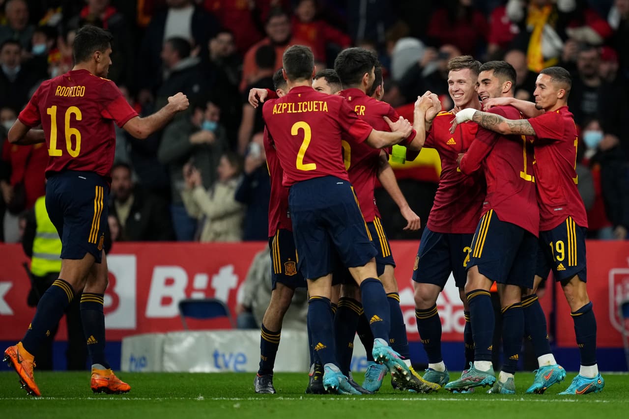 España sacó un apurado triunfo ante la Selección de Albania en un encuentro que dejó la emoción para los minutos finales.