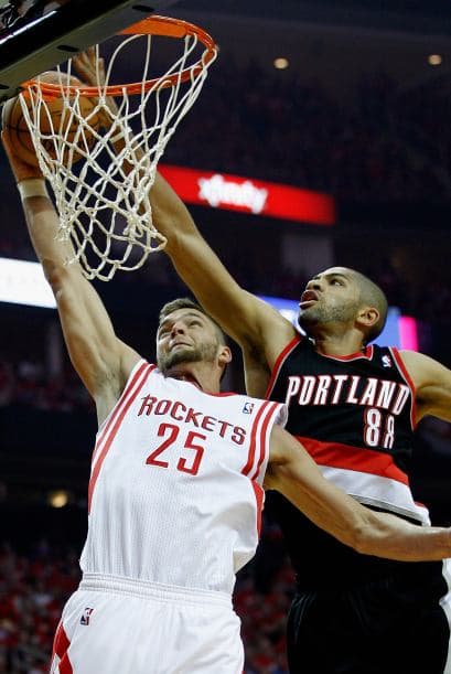 Frustrados, desesperados y cansados, así quedaron los Rockets luego de perder el primer partido de los Playoffs en casa ante los Portland Trail Blazers por tan solo dos puntos luego de jugar sobretiempo. Marcador final de 122-120.