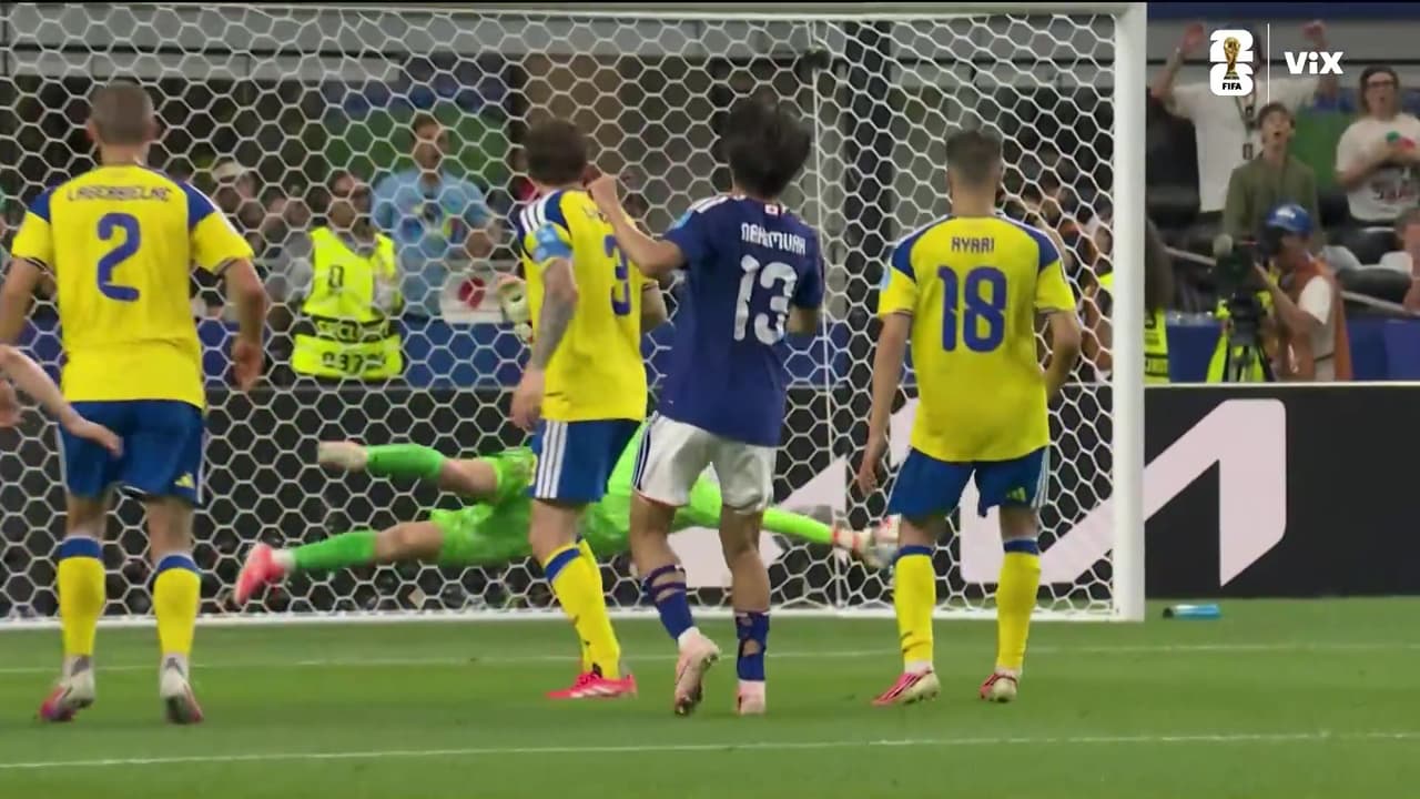 ¡Atajadón monumental de Zetterström! Suecia se salva del primero