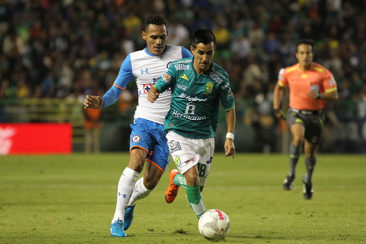 Cruz Azul y León juegan en el Estadio Azul en la fecha 17 del Apertura 2016.