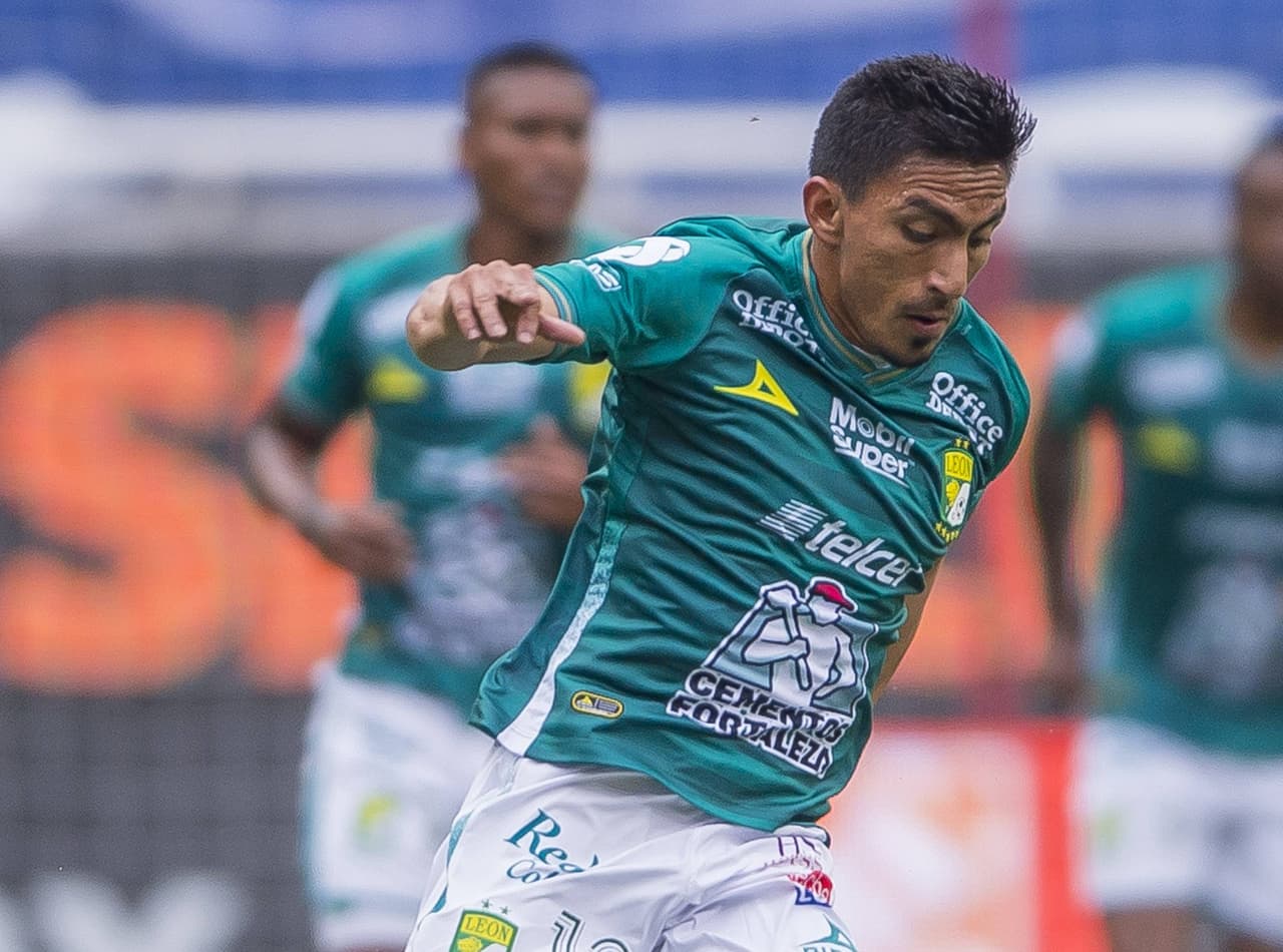 Ángel Mena tuvo tres errores desconcertantes ante Chivas