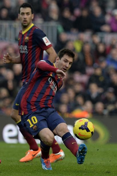 Un penalti dudoso a favor del Barcelona fue pateado por Messi.