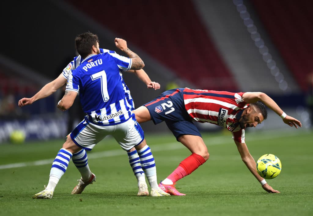 De la mano de Yanick Carrasco y Ángel Correa, el Atlético de Madrid consigue un importante y sufrido triunfo 2-1 frente a la Real Sociedad.