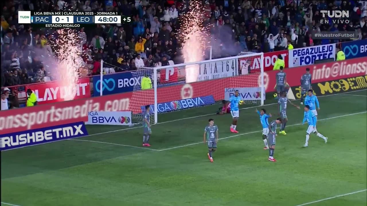 ¡GOOOL! John Kennedy anota para Pachuca.