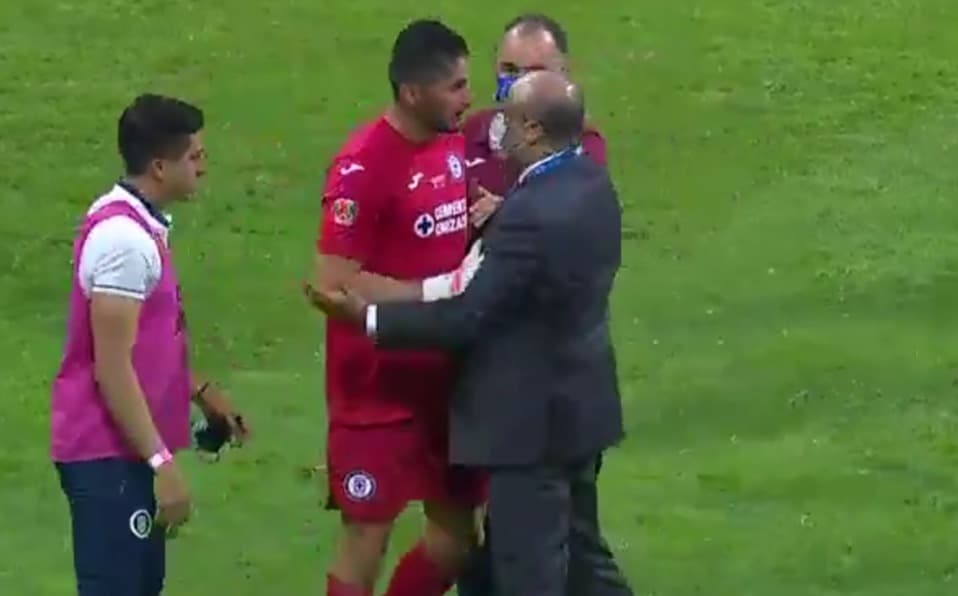 Comisario que empujó al hijo de Jesús Corona es suspendido