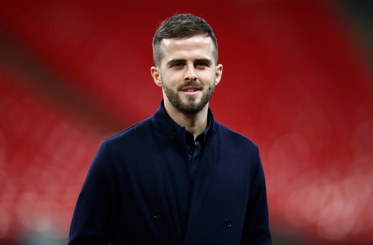 El bosnio Miralem Pjanic es el primer candidato para llegar como reemplazo en el lugar de Modric, aunque en el entorno madridista aparecen también el italiano Marco Verratti y Sergej Milinkovic-Savic.