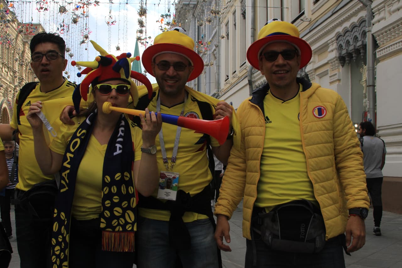 Y si se trata de hacer ruido y fiesta, los colombianos estaban presentes para apoyar a la selección cafetera.