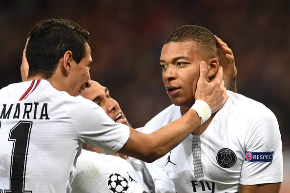 Kylian Mbappe celebra el gol con Angel Di María.
<br>
