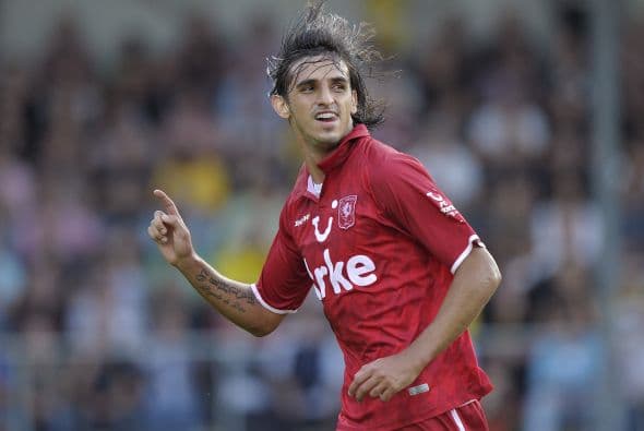 En cuanto a los talentos centroamericanos en Europa, el tico Bryan Ruiz dio de qué hablar en la Eredivisie holandesa. Ganó el título de Liga con el Twente y terminó como subcampeón de goleo con 24 tantos, sólo por detrás del charrúa Luis Suárez.