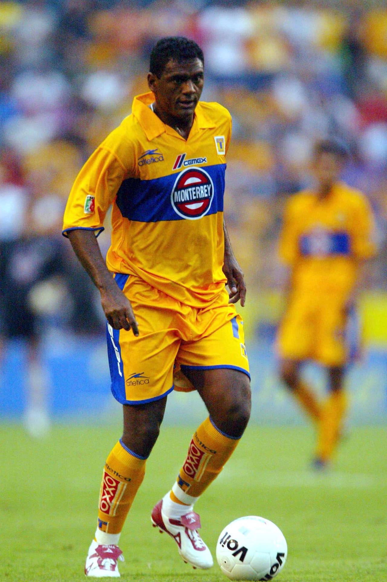 Desde Atlético Paranaense llegó Kleber Pereira a territorio regiomontano con los Tigres en el 2005. Jugó una temporada y media, anotando 19 goles.