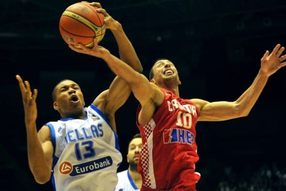 La selección griega volvió a ganar en su cuarta comparecencia en el Grupo B y afronta la última jornada con un pleno para medirse a Argentina por el primer puesto, mientras que Croacia ha entrado en un bache, como demostró hoy (76-65), que le supone jugarse el pase a un partido ante Puerto Rico.