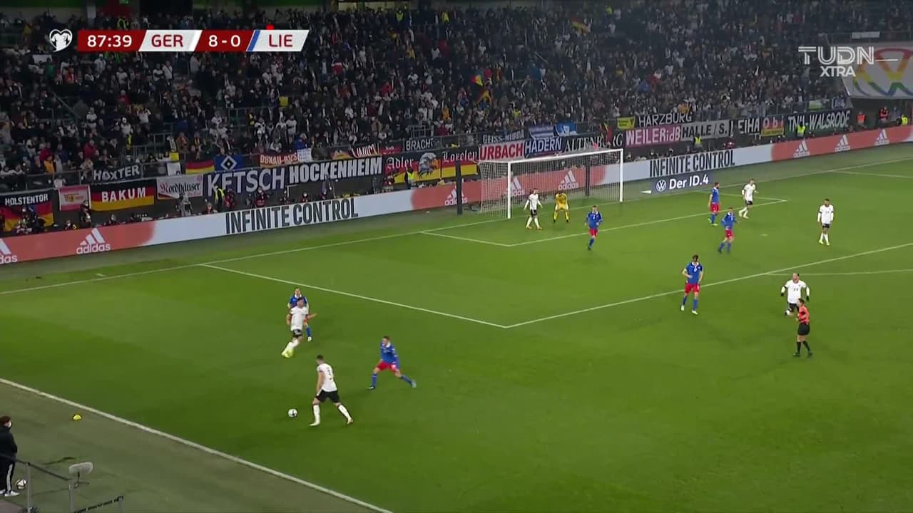 ¡TIRO ATAJADO! disparo por Maximilian Arnold.