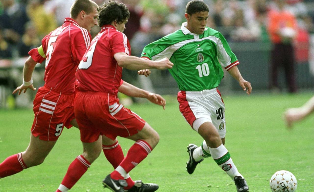 México se fue en ventaja al minuto 35 con gol de Ramón Ramírez, pero Carlo Corazin igualó a falta de siete minutos del final del tiempo reglamentario.