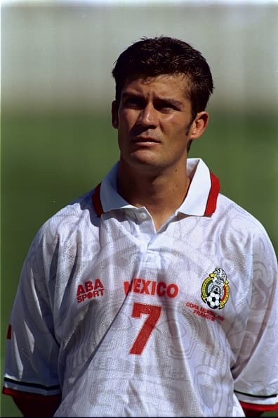 En Francia 1998 volvió a vestir la camiseta nacional en una justa mundialista. En aquella ocasión, el Tri quedó fuera en octavos de final ante Alemania.