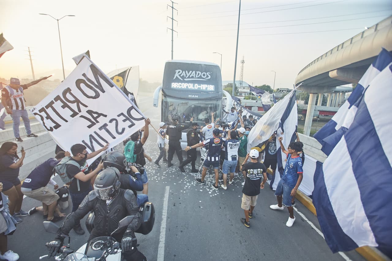 Carnaval y caravanas no faltaron previo al duelo contra los Tigres de la UANL correspondiente al Guard1anes 2020.
