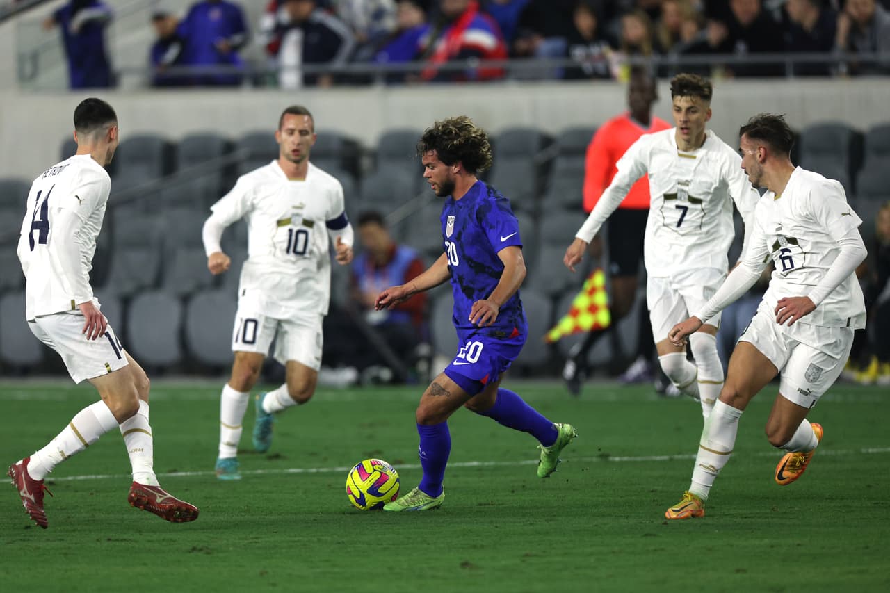 Brandon Vázquez anotó el 1-0, pero Luka Ilic y Veljko Simić rescaraton la victoria 1-2 de Serbia ante Estados Unidos en partido amistoso en el BMO Stadium.