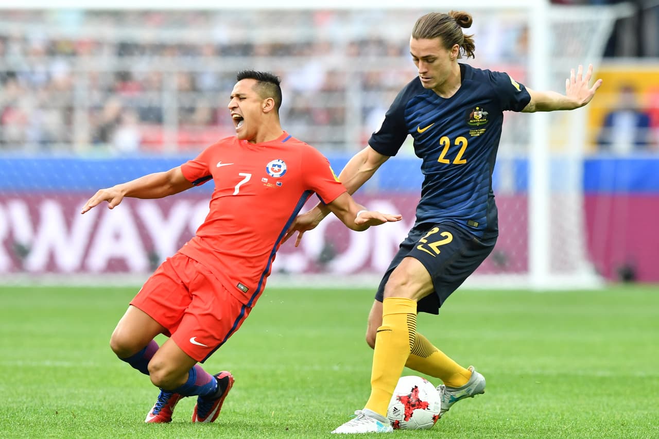 Por momentos, los 
<i>Socceroos </i>implementaban el juego fuerte para contrarrestar el poder ofensivo de Chile.