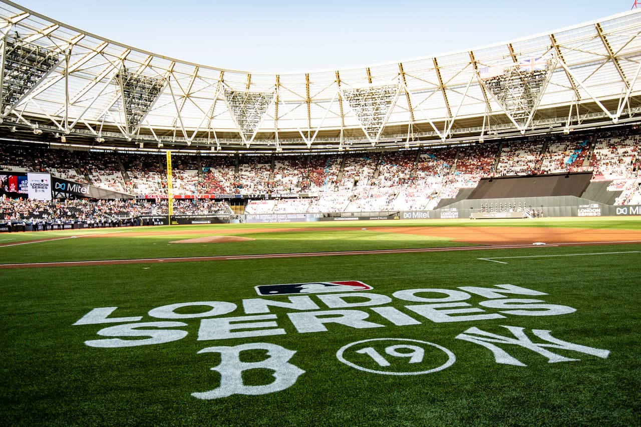 De estadio de fútbol a diamante de béisbol, así estuvo el interior de London Stadium.
