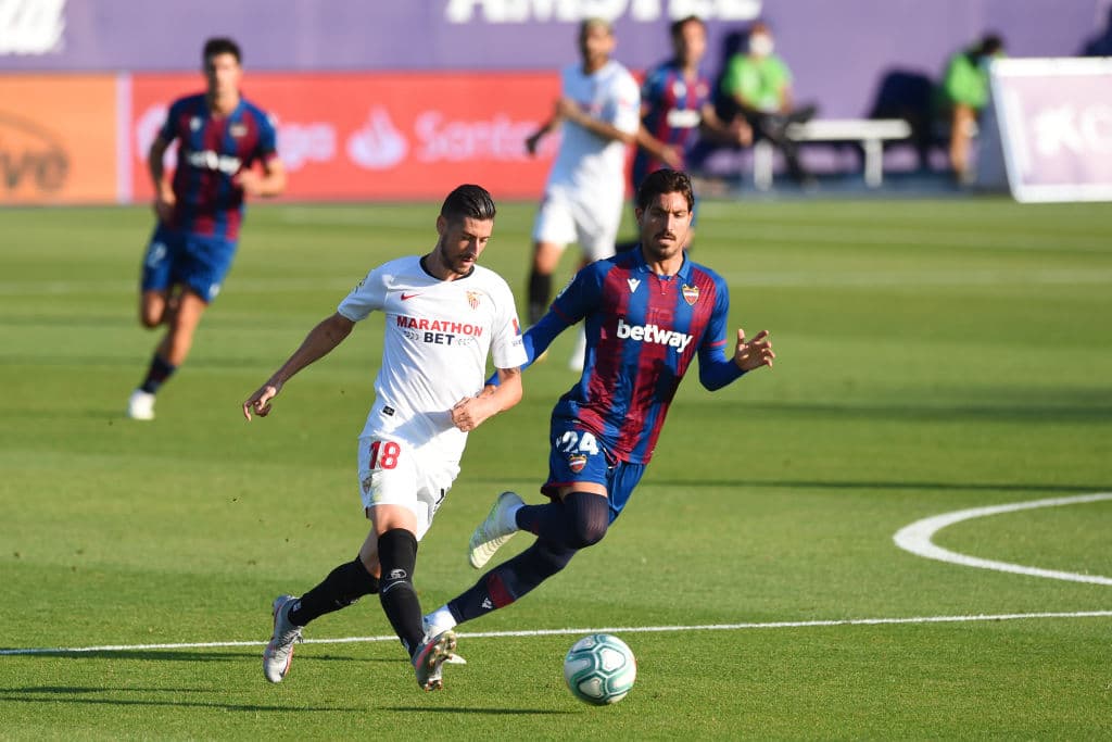 El Levante y el Sevilla reparten puntos con empate a un gol; autogol de Diego Carlos y tanto de De Jong para el Sevilla.