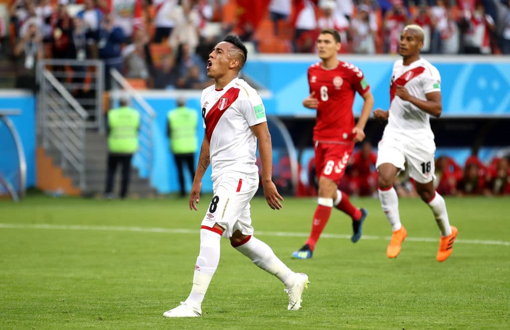 Su patada fue algo más parecido al intento de un gol de campo en el fútbol americano, pues fue un potente disparo pero que pasó por encima de la cabaña de Kasper Schmeichel, se salvó Dinamarca.