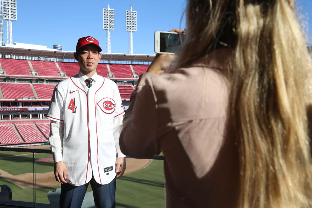 El jardinero es el primer japonés en jugar con los Cincinnati Reds. Firmó por tres años y 21 millones de dólares.